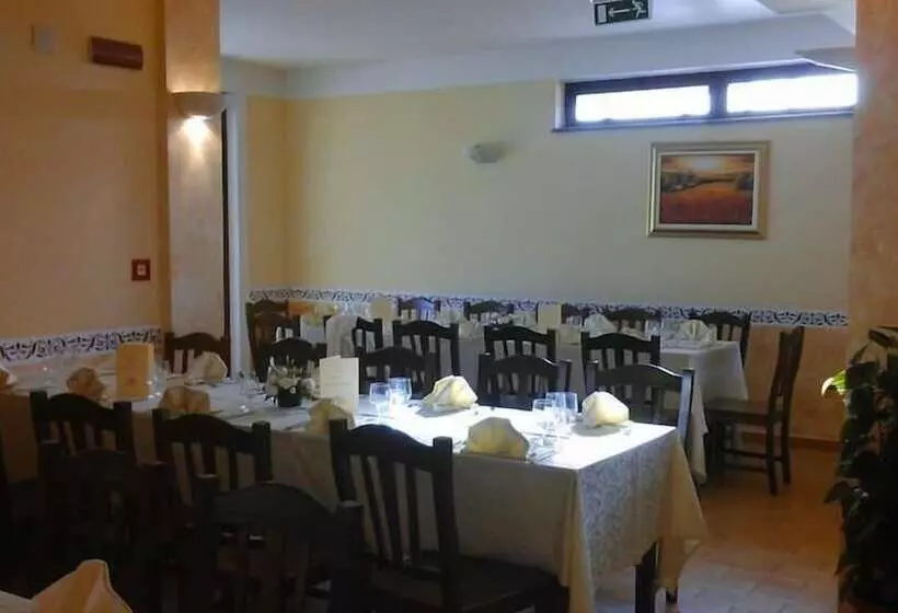 Hotelli Alin Village