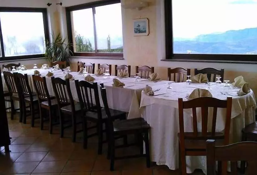 Hotelli Alin Village