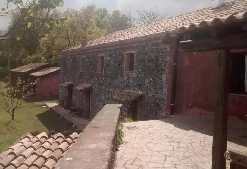 田舎風ホテル Agriturismo La Caraffara Sull  Etna