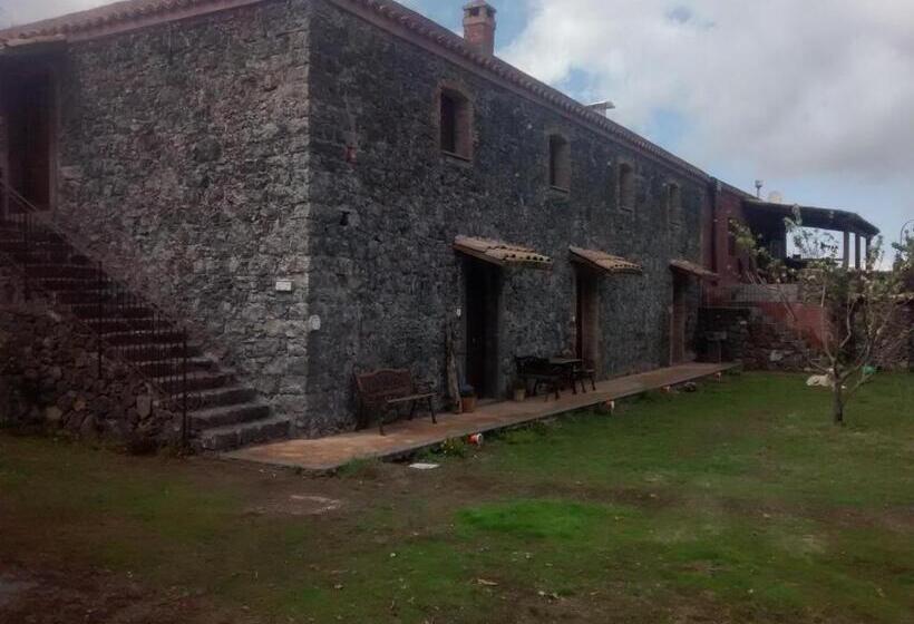 هتل روستایی Agriturismo La Caraffara Sull  Etna