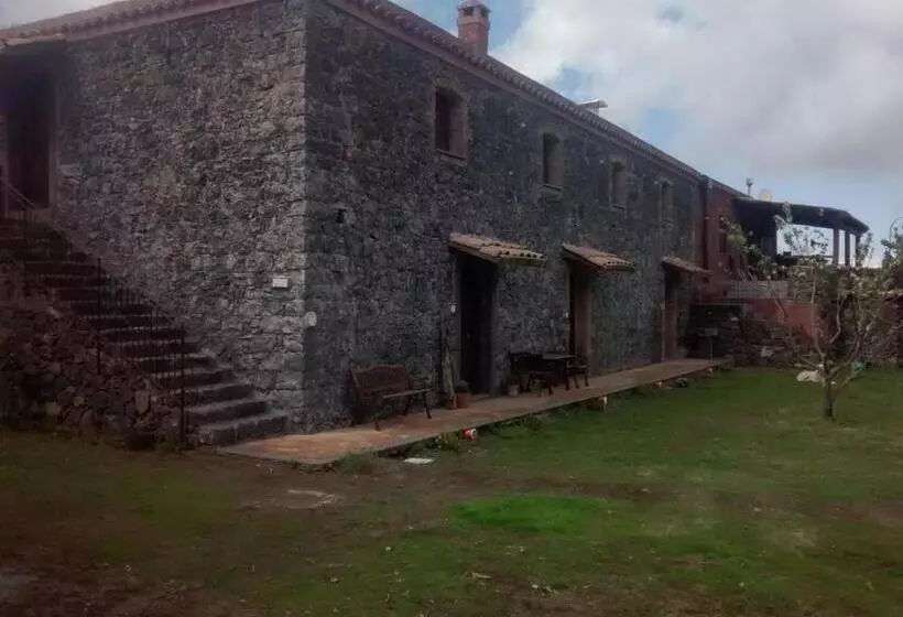 田舎風ホテル Agriturismo La Caraffara Sull  Etna