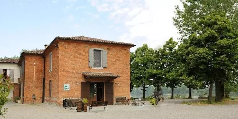 田舎風ホテル La Finestra Sul Po  Agriturismo