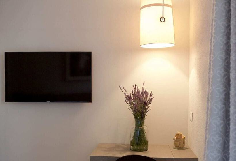 پانسیون Maville