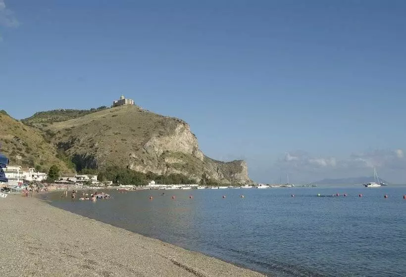 استراحتگاه Azimut Sosta Camper   Residence