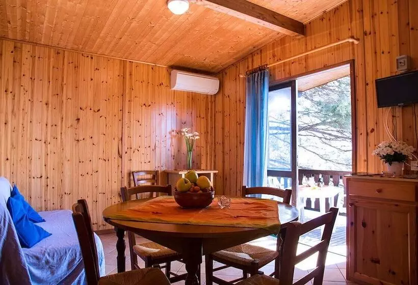 استراحتگاه Camping Smeraldo