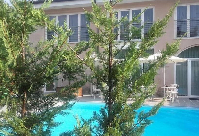 בית מלון כפרי Agriturismo Corte Zuccone