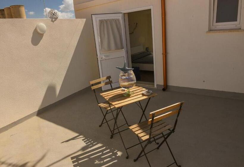 بنسيون Casa Sarina