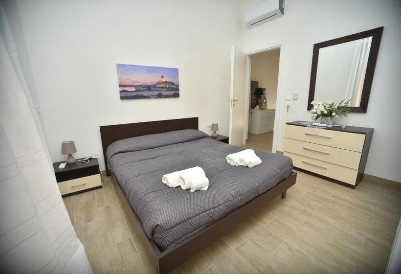 بنسيون Casa Sarina