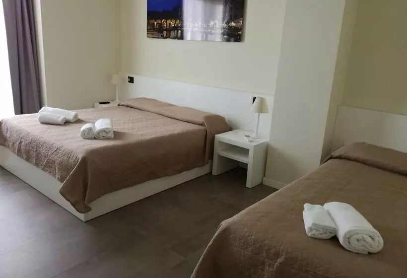 پانسیون Garda Rooms