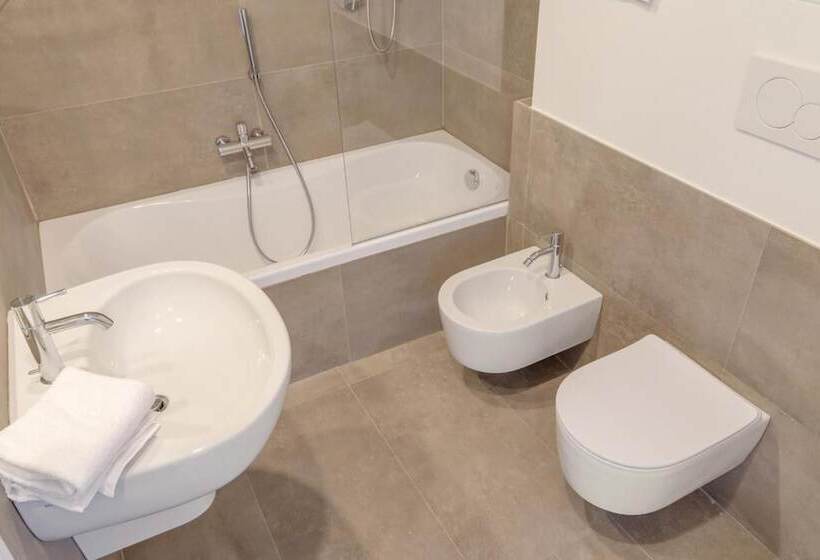 פנסיון Garda Rooms