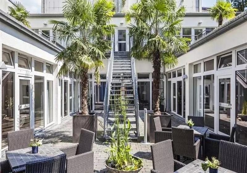 Отель Burns Art Cologne