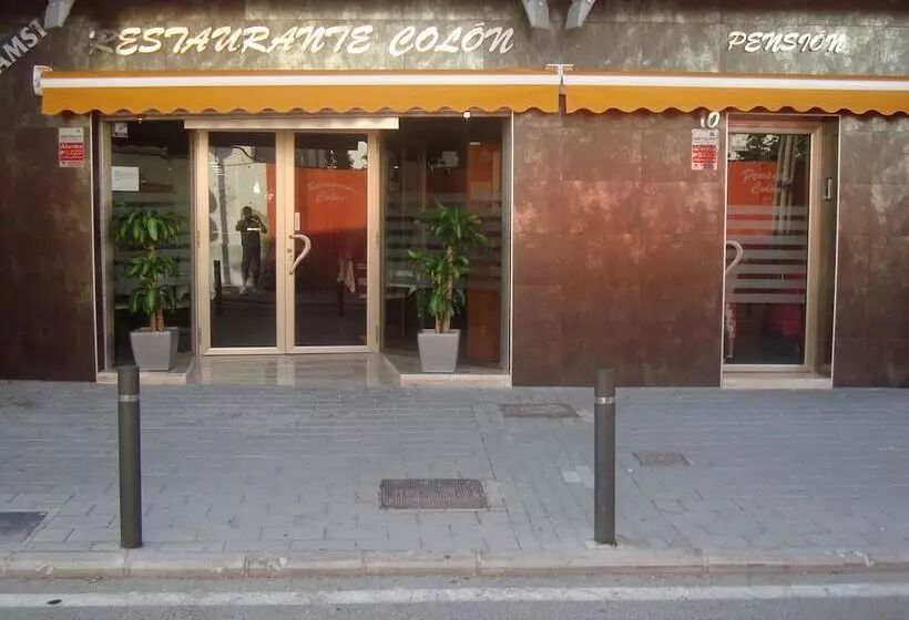 פונדק Pension Colón