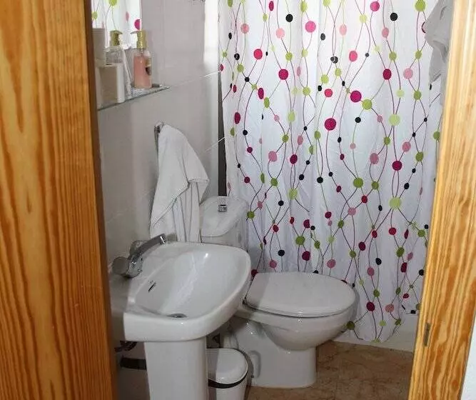 פונדק Pension Colón