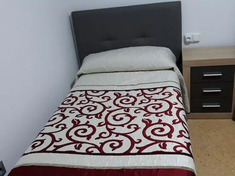 פונדק Pension Colón