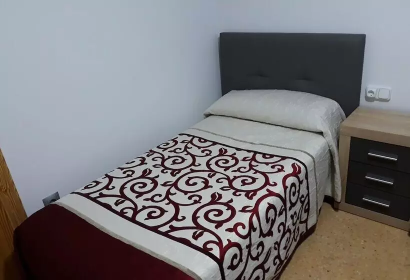 פונדק Pension Colón