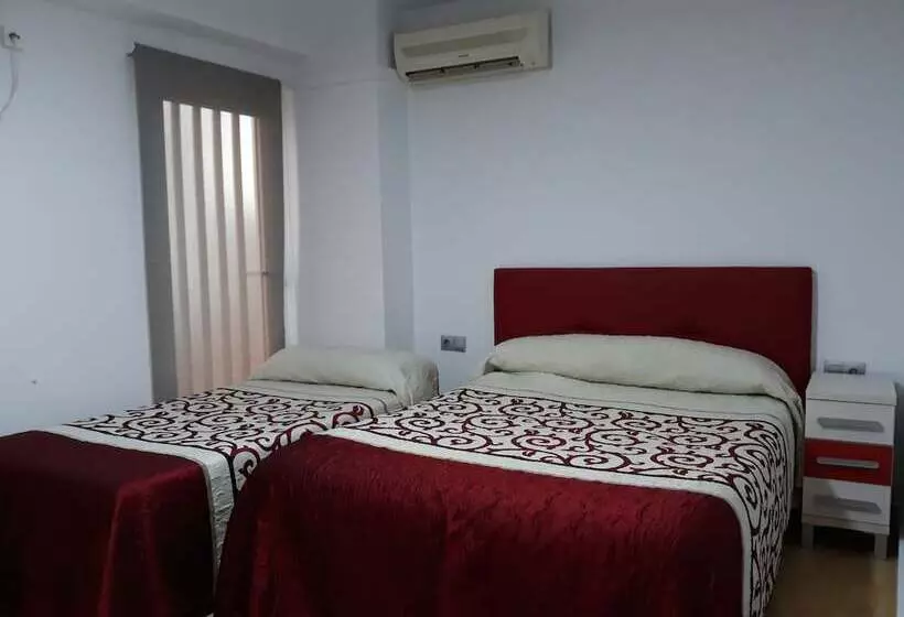 פונדק Pension Colón