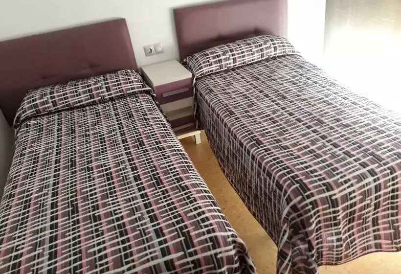 פונדק Pension Colón