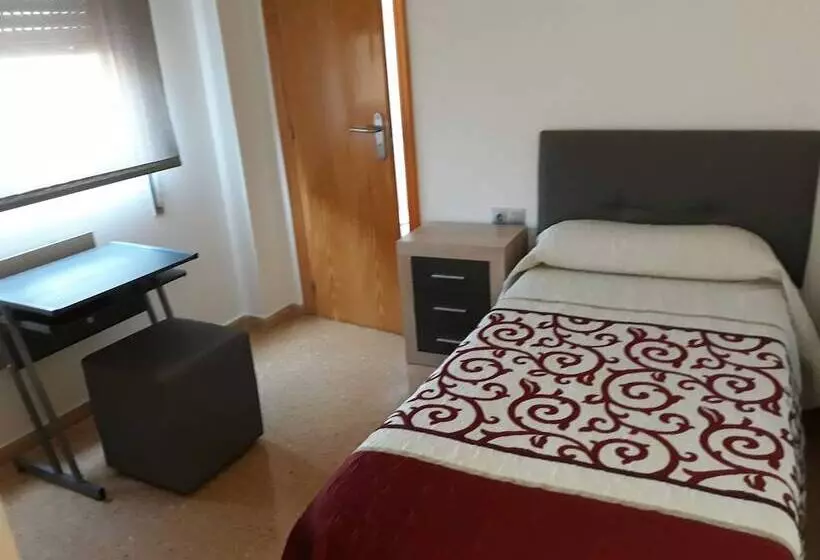 פונדק Pension Colón