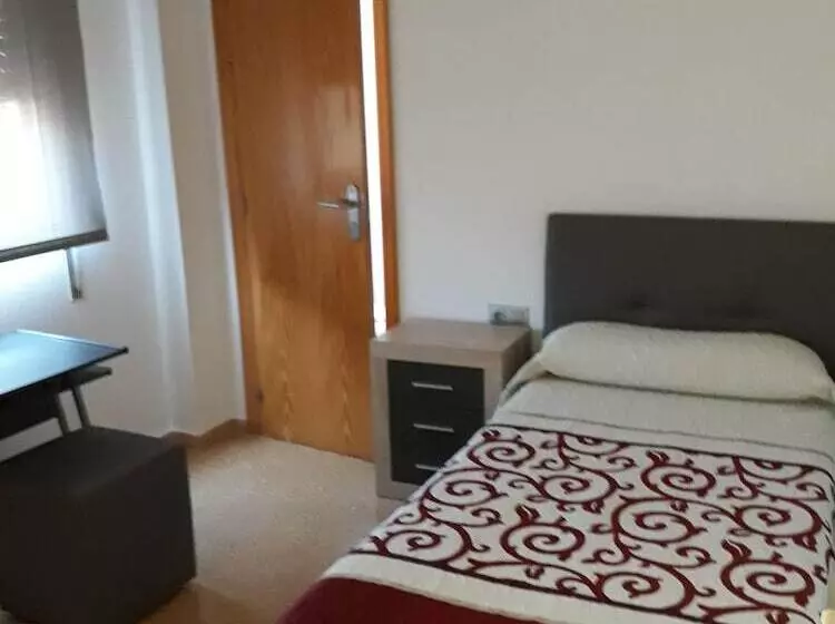 פונדק Pension Colón