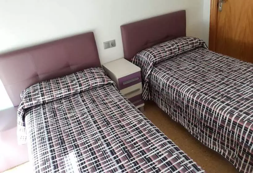 פונדק Pension Colón