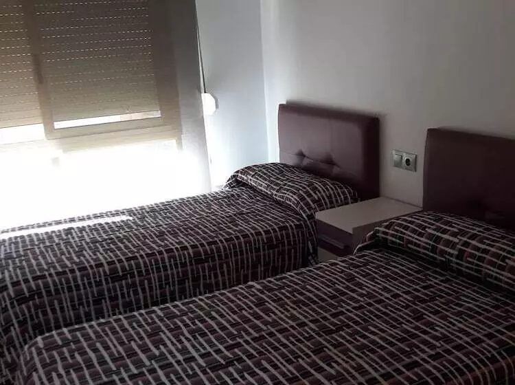 פונדק Pension Colón