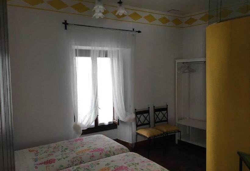 هتل Casa De Los Naranjos