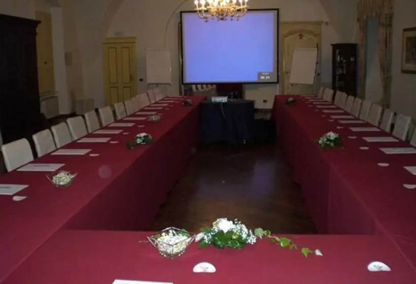 Отель Castello Rosso