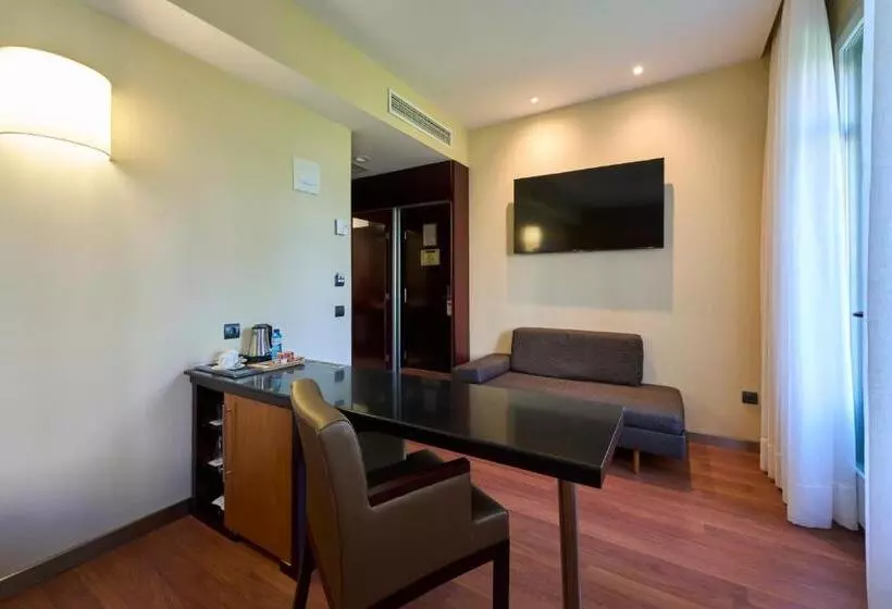 Отель Catalonia El Pilar