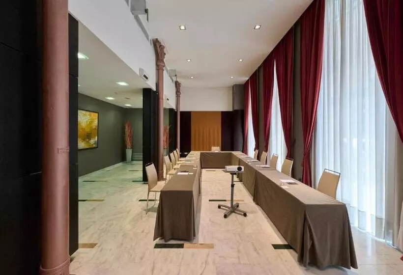 Отель Catalonia El Pilar