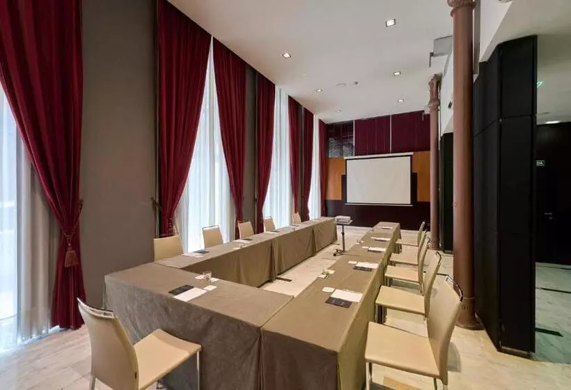 Отель Catalonia El Pilar