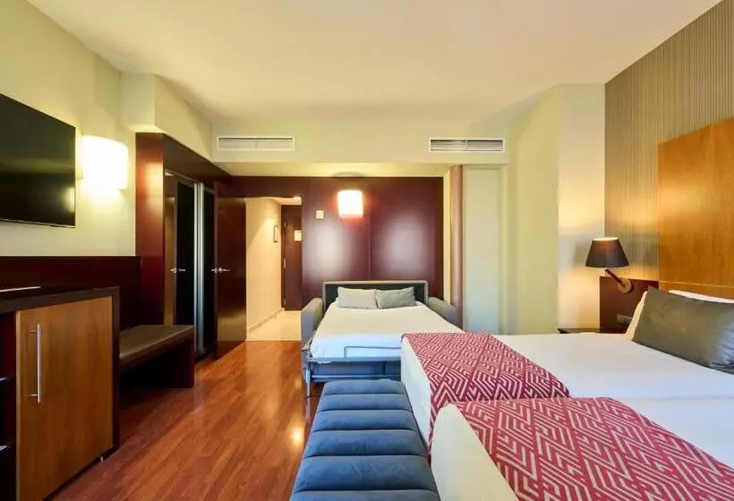 Отель Catalonia El Pilar