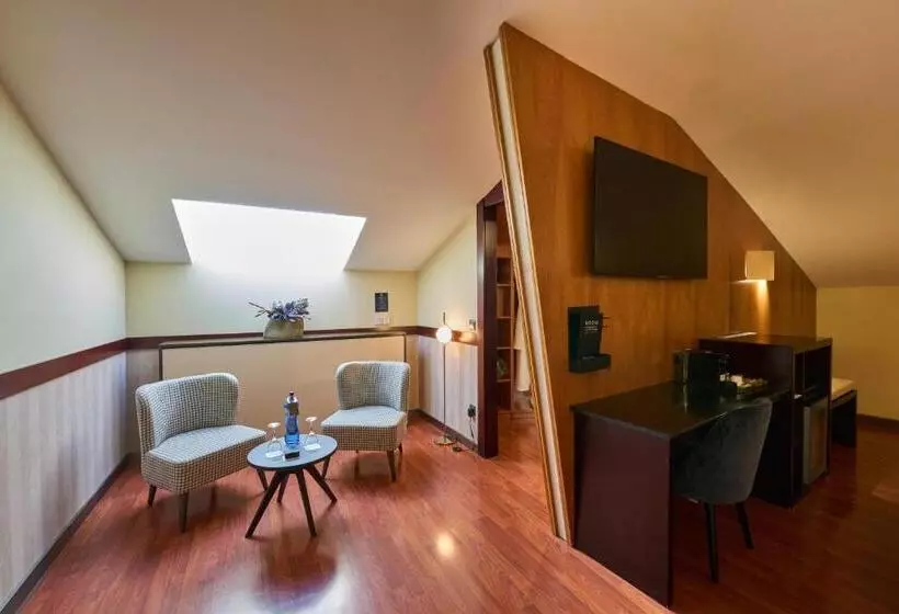 Отель Catalonia El Pilar