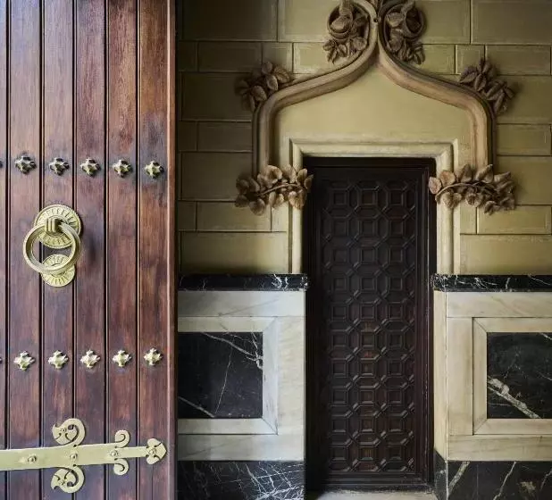 Отель Catalonia El Pilar