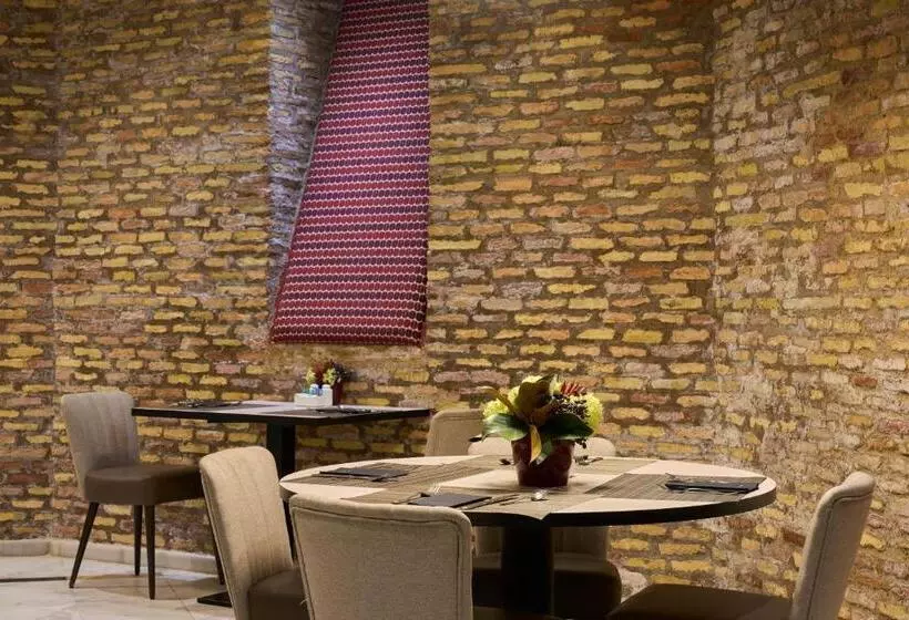 Отель Catalonia El Pilar