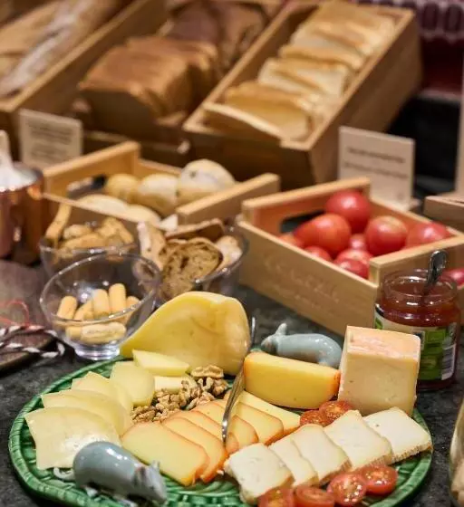 Отель Catalonia El Pilar