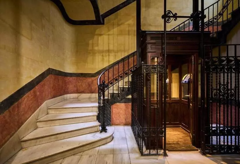 Отель Catalonia El Pilar