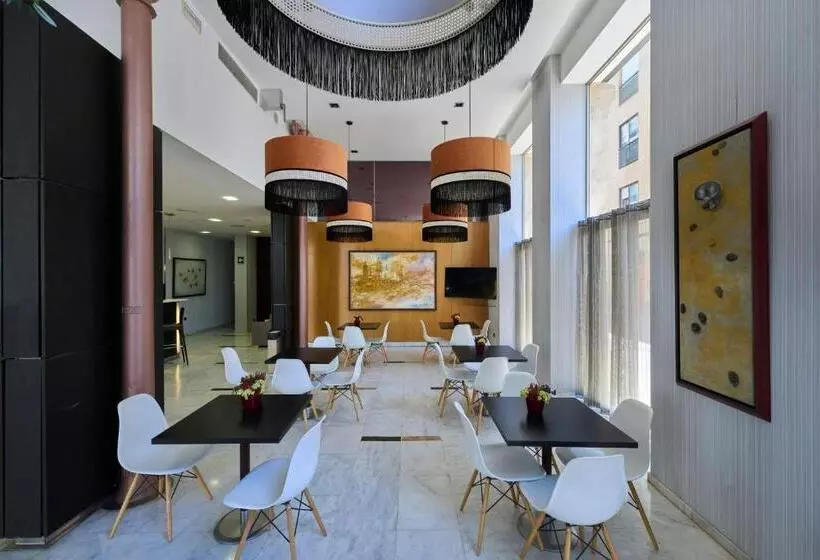 Отель Catalonia El Pilar