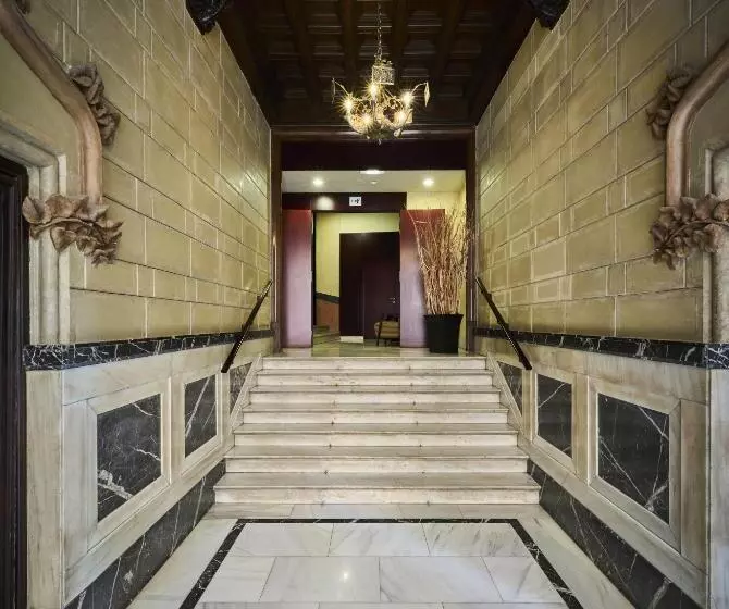 Отель Catalonia El Pilar