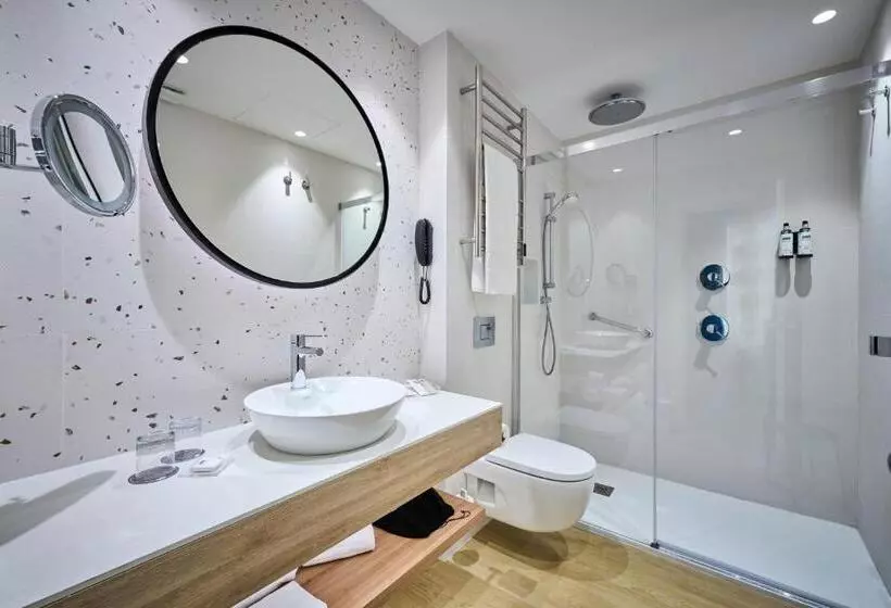 Отель Catalonia El Pilar