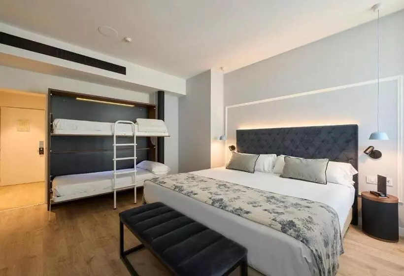 Отель Catalonia El Pilar