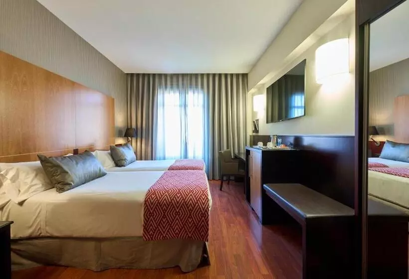 Отель Catalonia El Pilar