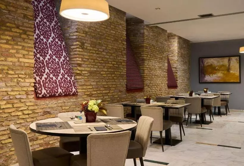 Отель Catalonia El Pilar