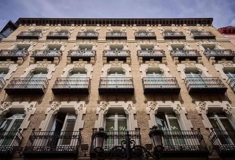 Отель Catalonia El Pilar