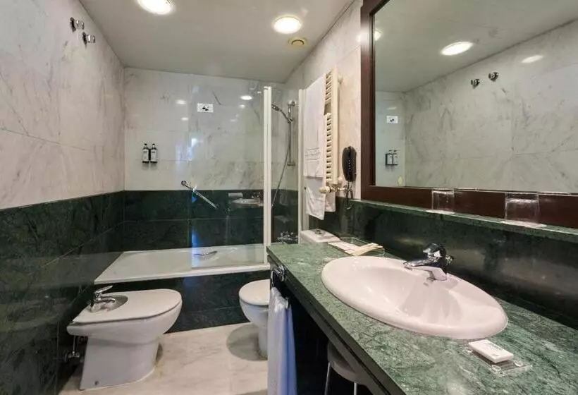 Отель Catalonia El Pilar