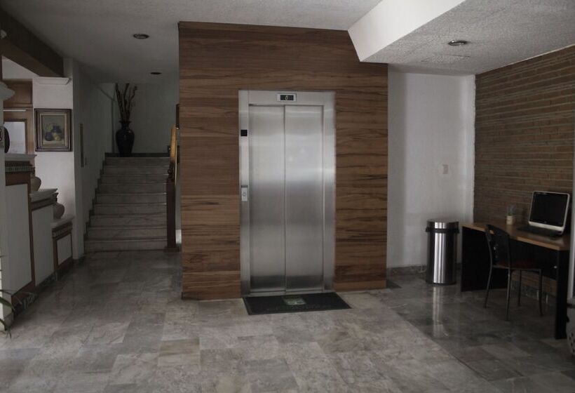 Estanza Hotel & Suites