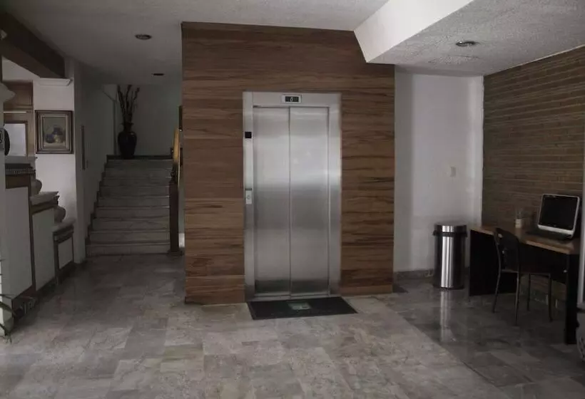 Estanza Hotel & Suites