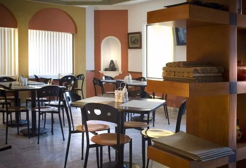 Estanza Hotel & Suites