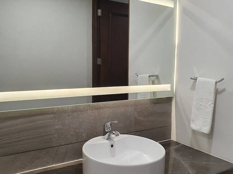 Estanza Hotel & Suites