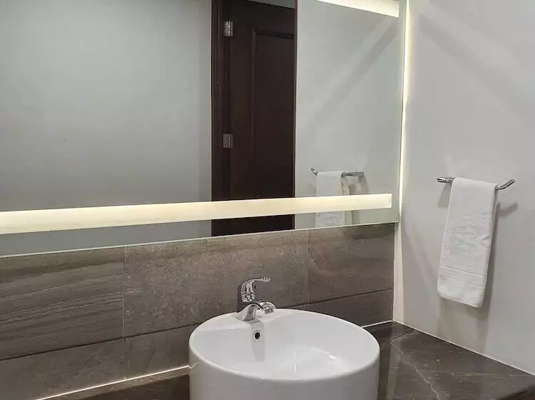 Estanza Hotel & Suites