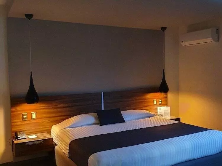 Estanza Hotel & Suites